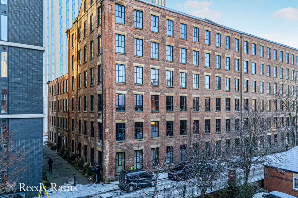 2 bedroom Flat for sale