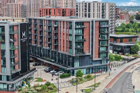 Lockgate Square, 3 bedroom Flat for sale, &pound;325,000