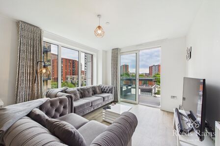 3 bedroom Flat for sale