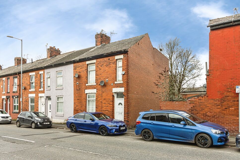Main image of 3 bedroom End Terrace House for sale, Bradford Road, Manchester, M40