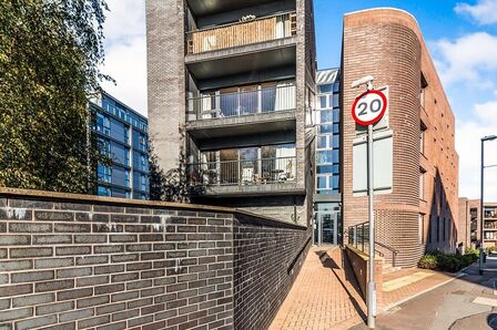 1 bedroom Flat for sale