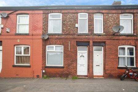 3 bedroom Mid Terrace House for sale