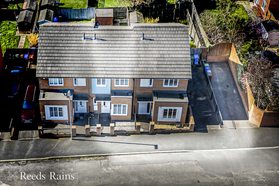 2 bedroom Mid Terrace House for sale