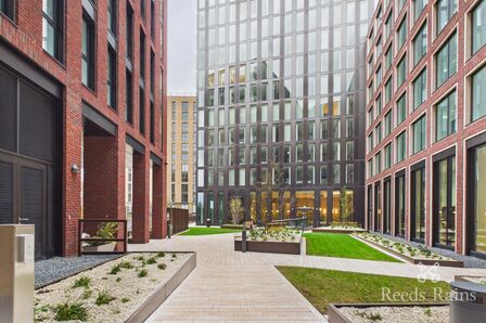 Port Street, 1 bedroom Flat to rent, &pound;1,350 pcm