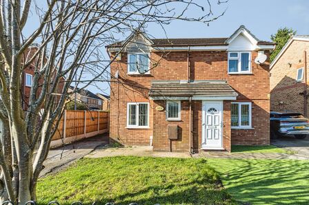 2 bedroom Semi Detached House to rent