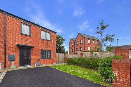 Sabden Close, 3 bedroom End Terrace House to rent, &pound;1,400 pcm