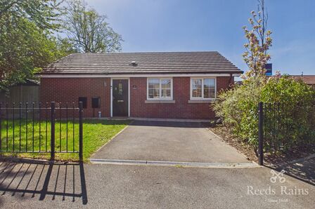 Lomas Close, 2 bedroom Detached Bungalow for sale, &pound;310,000