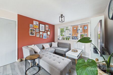 3 bedroom Flat for sale
