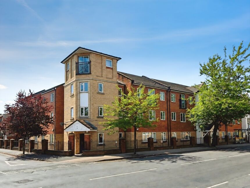 3 bedroom Flat for sale