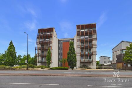 Ashton Old Road, 2 bedroom Flat for sale, &pound;160,000
