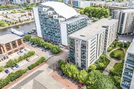 Ottinger Close, 2 bedroom Flat for sale, &pound;280,000