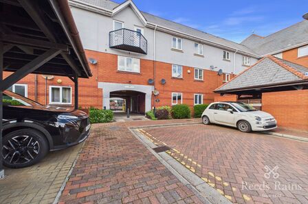 Vancouver Quay, 2 bedroom Flat for sale, &pound;220,000