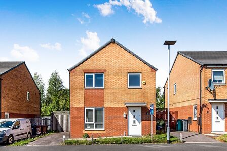 Metcombe Way, 4 bedroom Detached House to rent, &pound;1,650 pcm