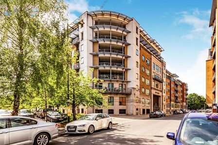 City Road East, 2 bedroom Flat to rent, &pound;1,600 pcm