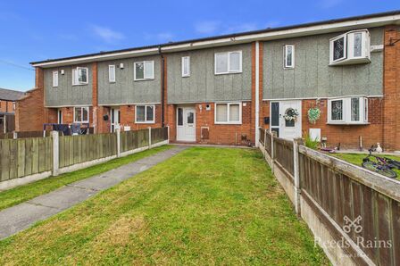 2 bedroom Mid Terrace House for sale