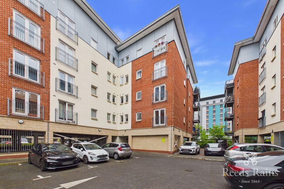Main image of 2 bedroom Flat for sale, Elmira Way, Salford, M5
