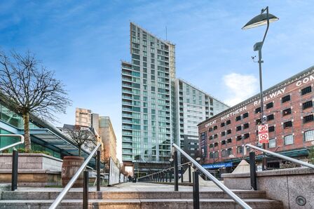Watson Street, 2 bedroom Flat to rent, &pound;1,600 pcm
