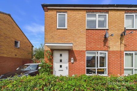 Chassen Close, 2 bedroom Semi Detached House to rent, &pound;1,200 pcm