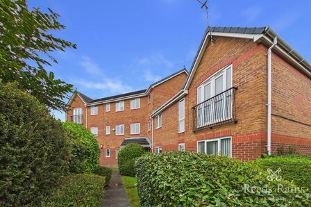 Greetland Drive, 2 bedroom Flat for sale, &pound;140,000