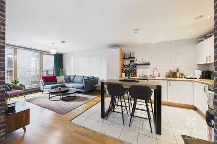 2 bedroom Flat for sale
