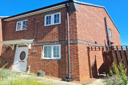 2 bedroom Mid Terrace House to rent