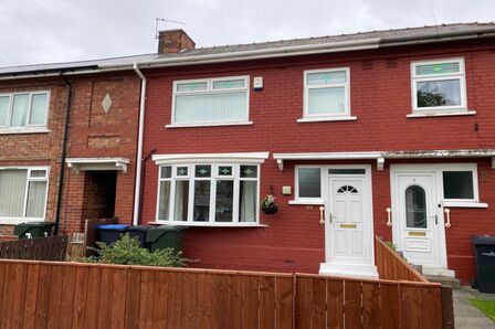 3 bedroom Mid Terrace House to rent