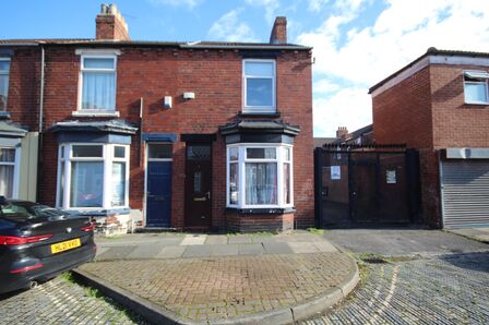 2 bedroom Mid Terrace House to rent