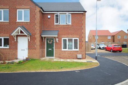 2 bedroom Semi Detached House to rent