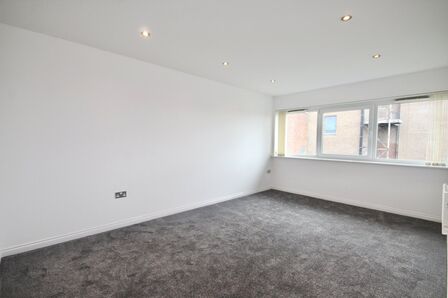 Douglas Court, Flat to rent, &pound;650 pcm
