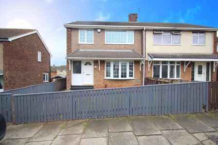 Roseberry Crescent, 3 bedroom Semi Detached House to rent, &pound;650 pcm