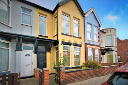 Kings Road, 3 bedroom Mid Terrace House to rent, &pound;725 pcm