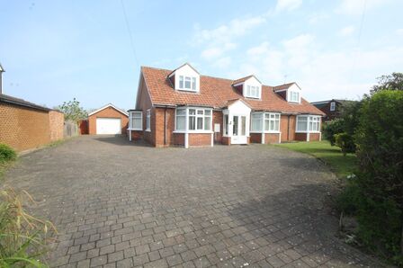 Gypsy Lane, 5 bedroom Detached Bungalow to rent, £1,750 pcm