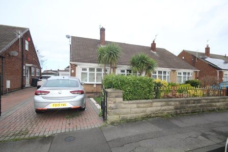 Balmoral Road, 2 bedroom Semi Detached Bungalow for sale, £150,000