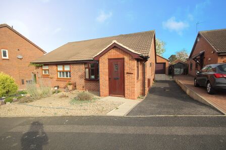 Weymouth Avenue, 2 bedroom Semi Detached Bungalow for sale, £140,000
