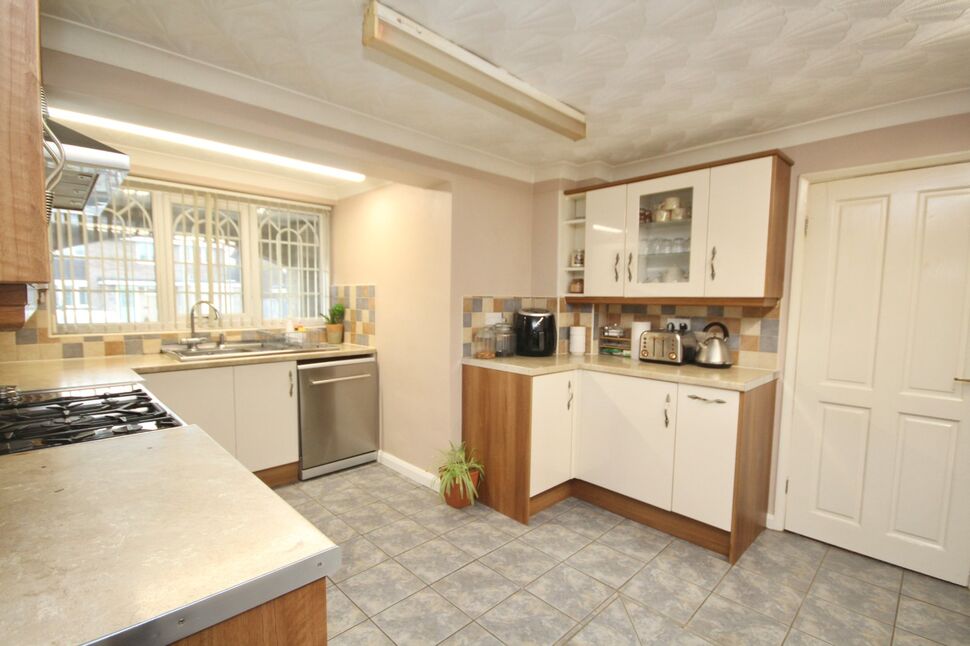 5 bedroom Detached House for sale, Clevegate, Nunthorpe, TS7 £345,000