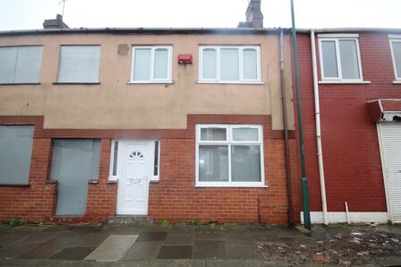 King Street, 3 bedroom Mid Terrace House for sale, £60,000
