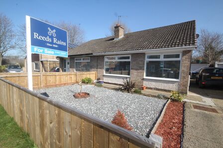 Benridge Close, 2 bedroom Semi Detached Bungalow for sale, £160,000