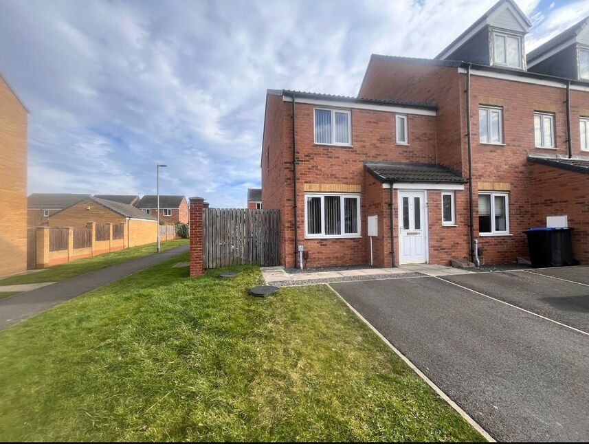 Main image of 3 bedroom End Terrace House for sale, Hoskins Lane, Middlesbrough, North Yorkshire, TS4