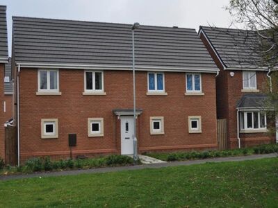 Clough Close, 2 bedroom Detached Flat for sale, £115,000