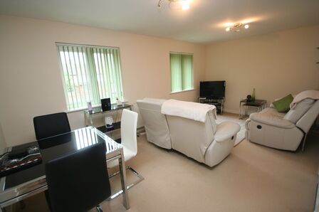 2 bedroom Detached Flat for sale