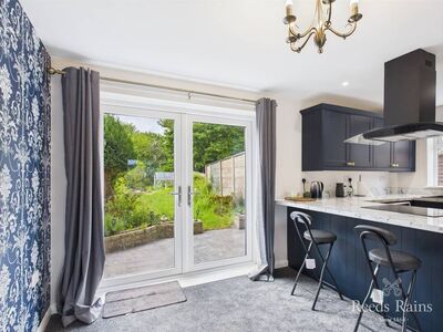 Newfield Crescent, 3 bedroom Semi Detached House for sale, £195,000