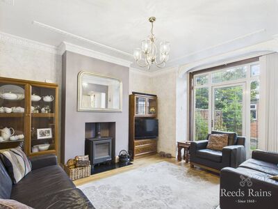 3 bedroom Mid Terrace House for sale