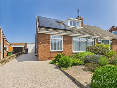 4 bedroom Semi Detached Bungalow for sale