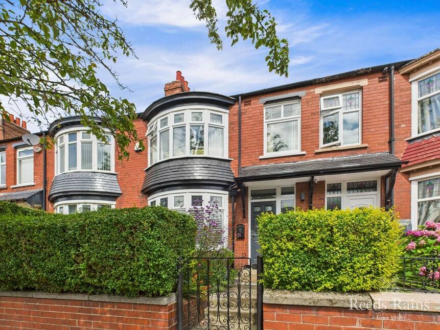 3 bedroom Mid Terrace House for sale