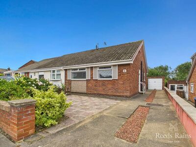2 bedroom Semi Detached Bungalow for sale
