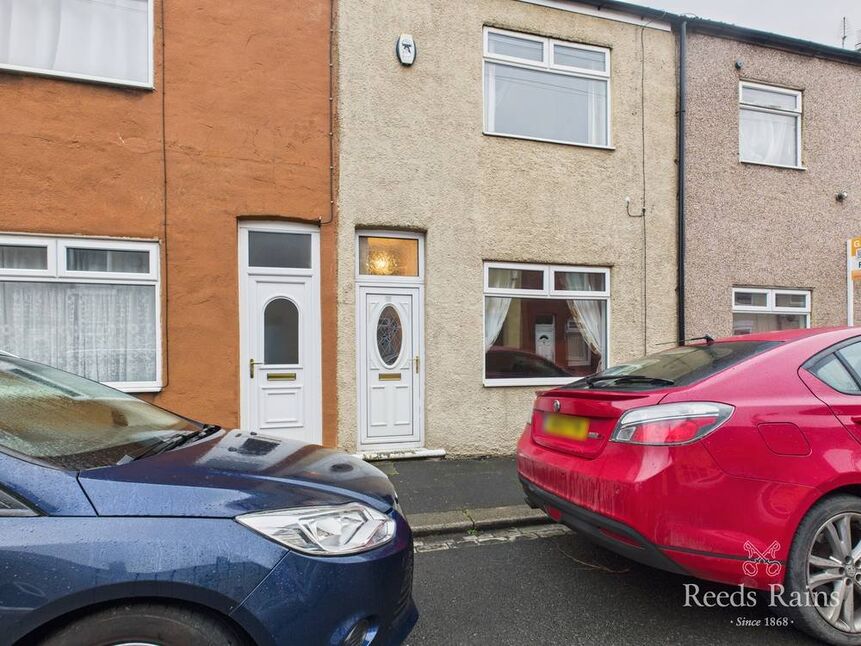2 bedroom Mid Terrace House for sale