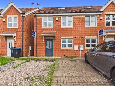 4 bedroom Semi Detached House for sale