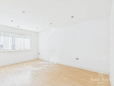 Douglas Street, 2 bedroom Flat for sale, &pound;59,995