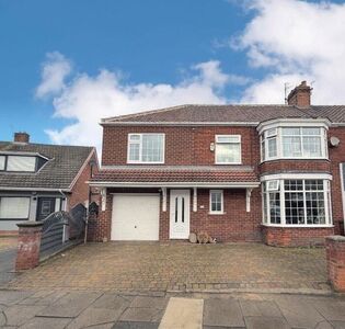 5 bedroom Semi Detached House for sale