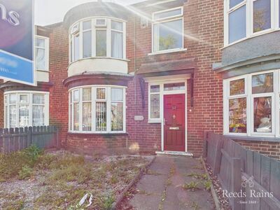 3 bedroom Mid Terrace House for sale